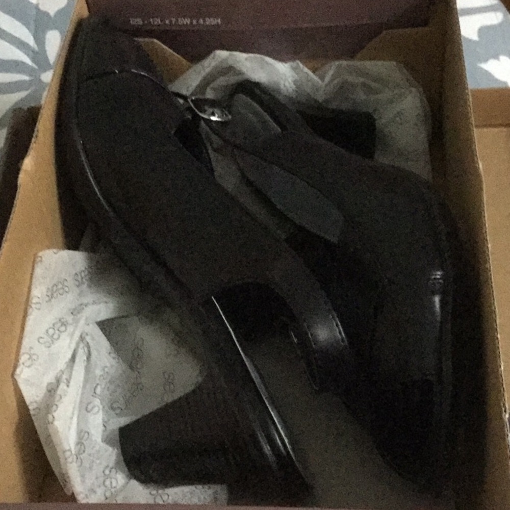 Laura Scott Heels